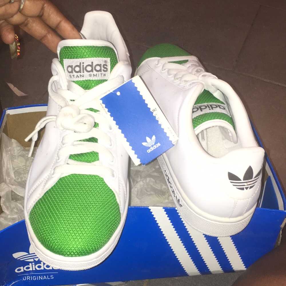 SOLD **Adidas Originals Stan Smith Lea  Sneakers